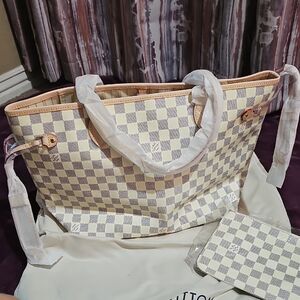 Elegant Cream and Gray Checkered Tote Bag